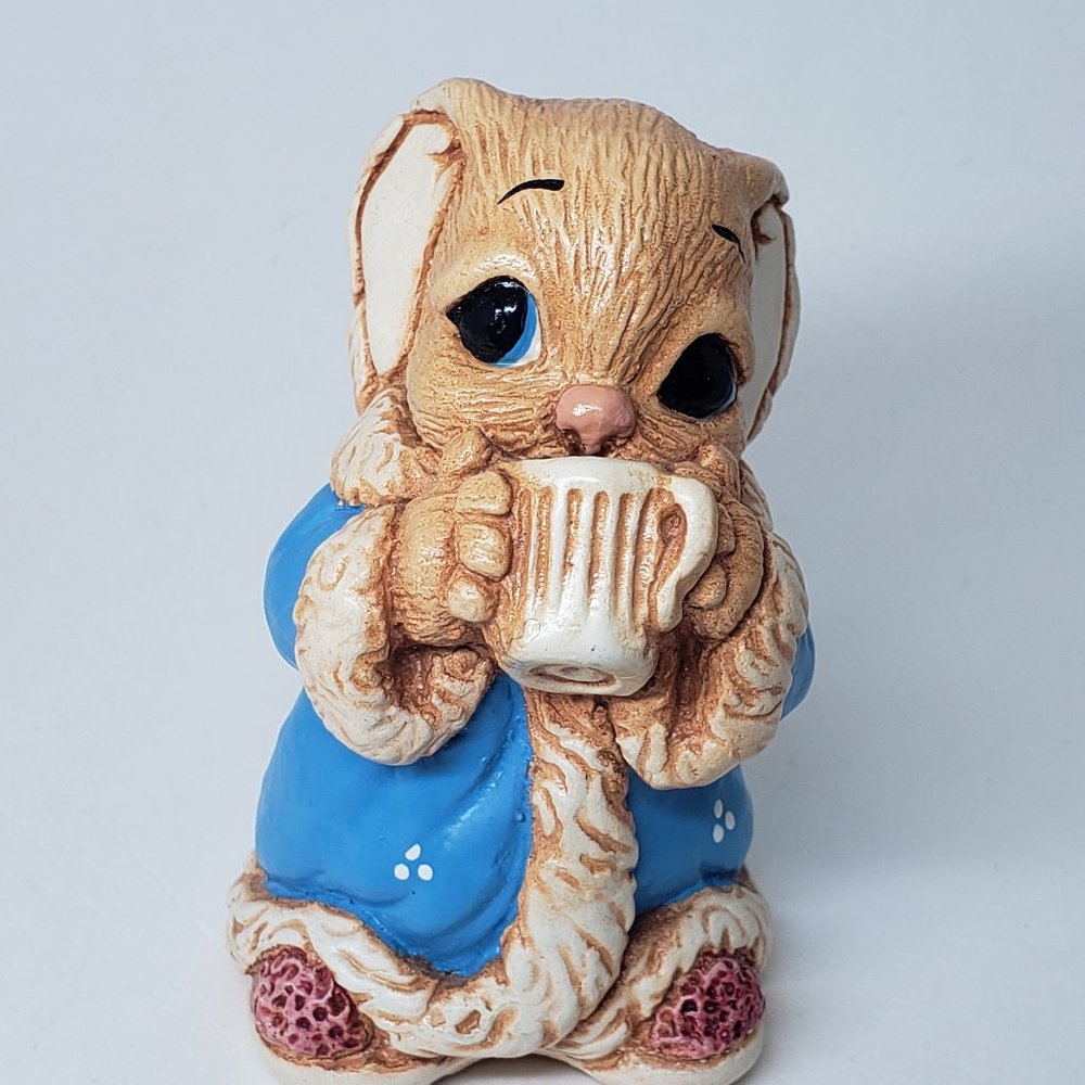 Mereside England Bunny in Robe w/ Mug Collectible